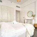 Beautiful 2 Bedroom Apartment In J8